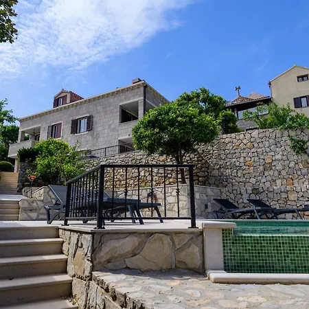 Daire Kralj Ana Cavtat